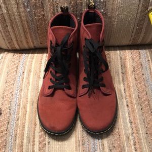 Dr Martens Shoreditch Cherry Red Rouge